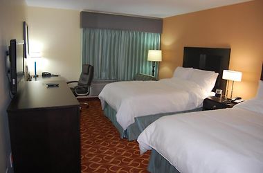 Howard Johnson by Wyndham Arlington Ballpark / Six Flags Hotel (Dallas  (TX)) - Deals, Photos & Reviews